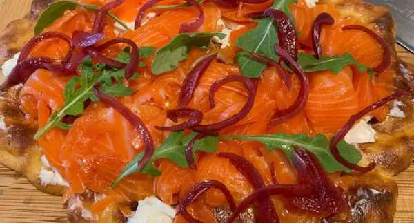 Easy gluten-free flatbread with smoked salmon and cream cheese